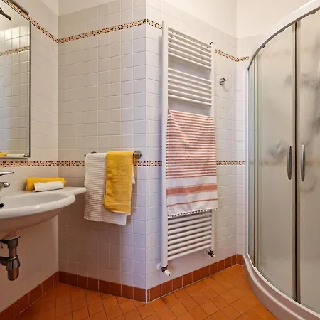 דירה Spacious With Terraces And Fireplace