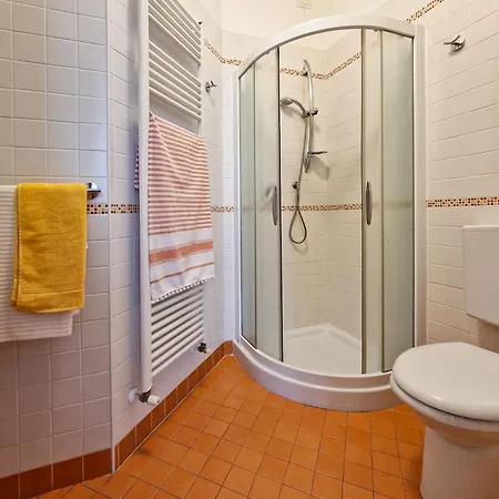 Spacious With Terraces And Fireplace