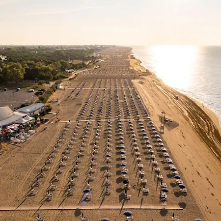 Bright And Modern Three דירה ביביונה