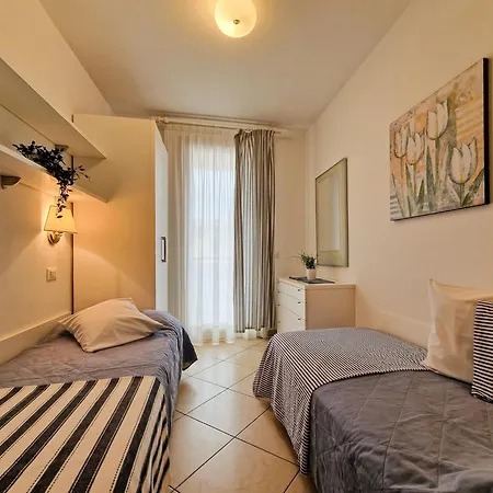 Spacious With Terraces And Fireplace شقة بيبيوني