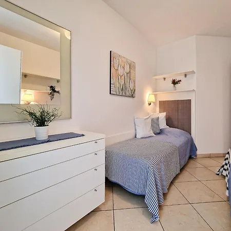 Spacious With Terraces And Fireplace * بيبيوني