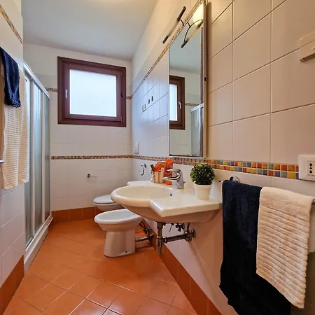 Spacious With Terraces And Fireplace アパート *
