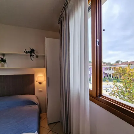 Spacious With Terraces And Fireplace شقة *