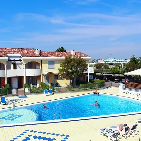 Spacious With Terraces And Fireplace