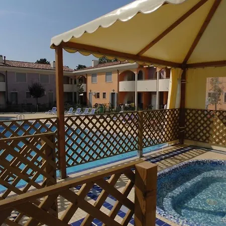 Spacious With Terraces And Fireplace Daire Bibione
